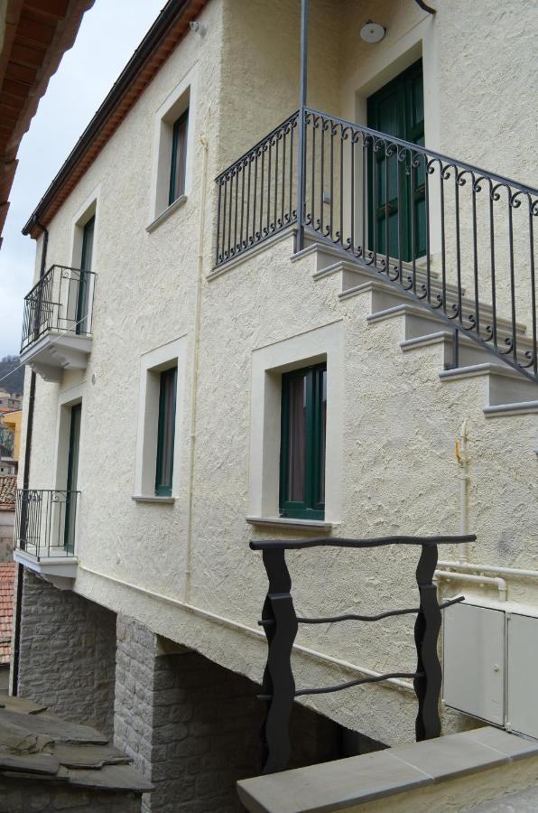 B&B La Casa Di Giulietta Castelmezzano Kültér fotó